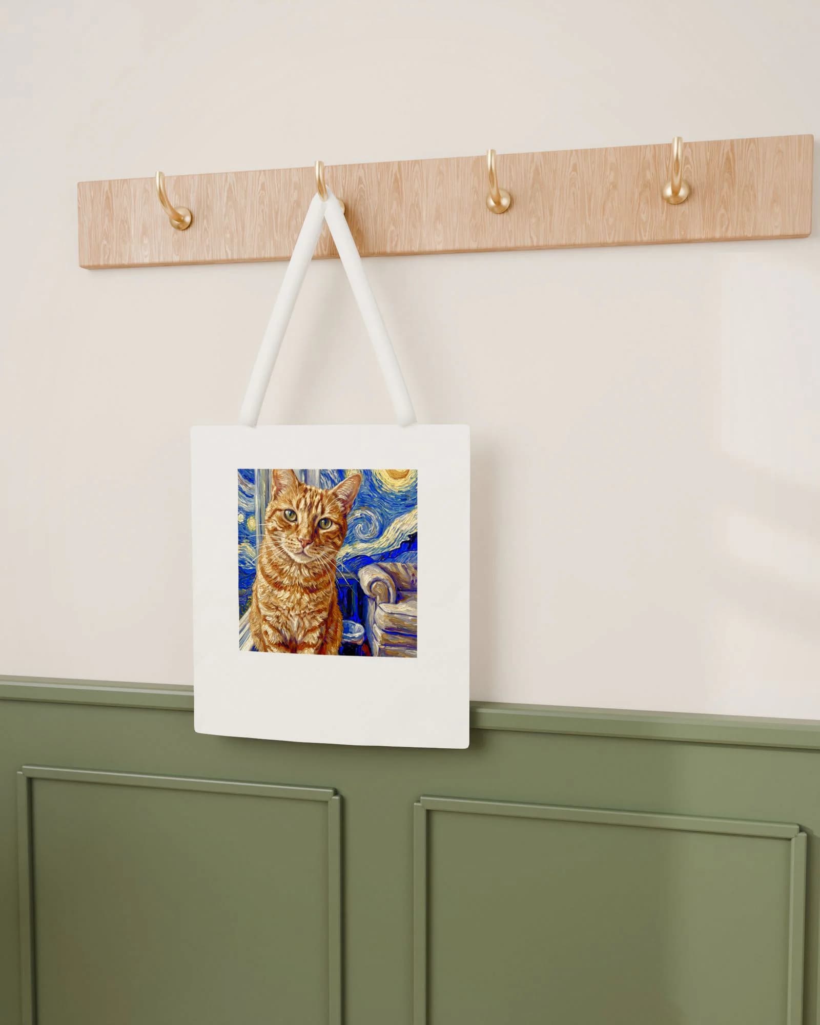 Weißer Baumwollbeutel 38 × 42 cm mit „Der Moderne“, an der Garderobe im Vorzimmer